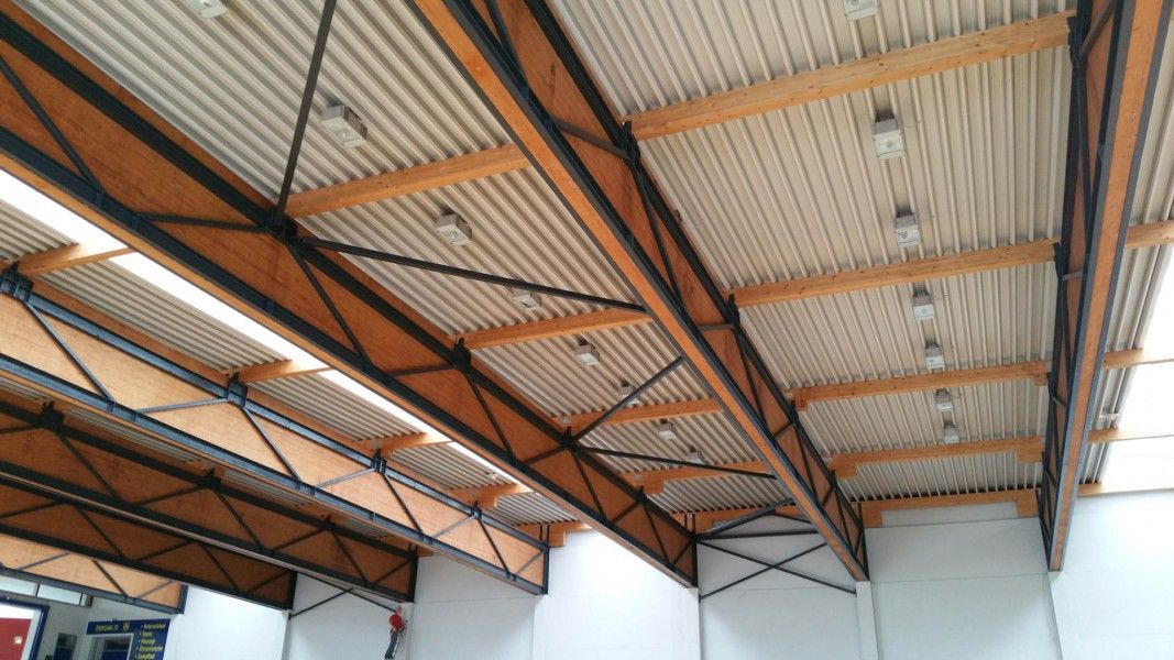 Sanierung eines einsturzgefährdeten Sporthallendaches