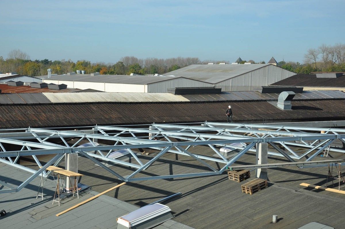 Überbauung eines einsturzgefährdeten Hallendaches